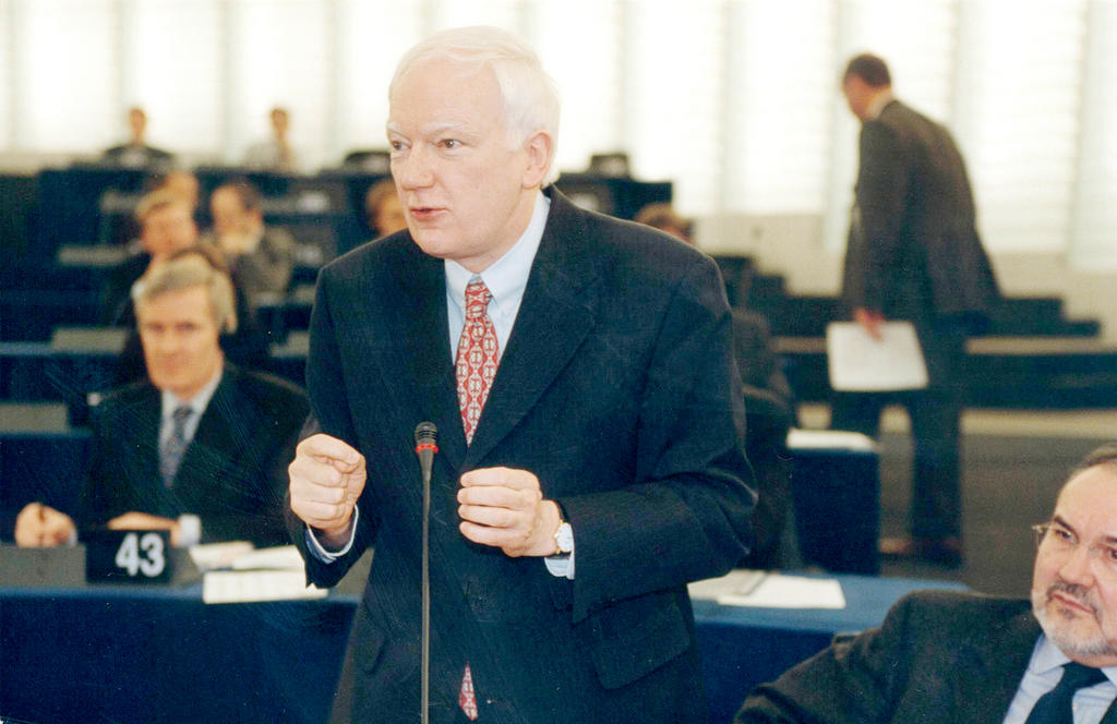 Philippe Maystadt addresses the European Parliament (Strasbourg, 5 February 2002)