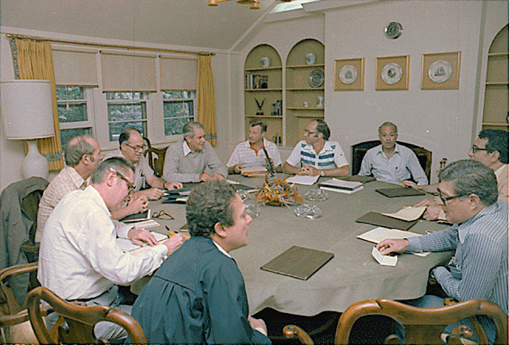 Délégations américaines, égyptiennes et israëliennes à Camp David (12 septembre 1978)
