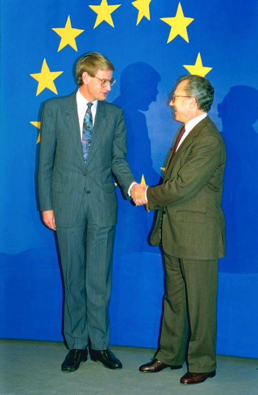 Signing of the final agreement on the European Economic Area (Luxembourg, 22 October 1991)