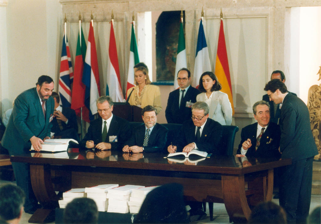 Signing of the Treaty of Accession to the European Union by Austria (Corfu, 24 June 1994)