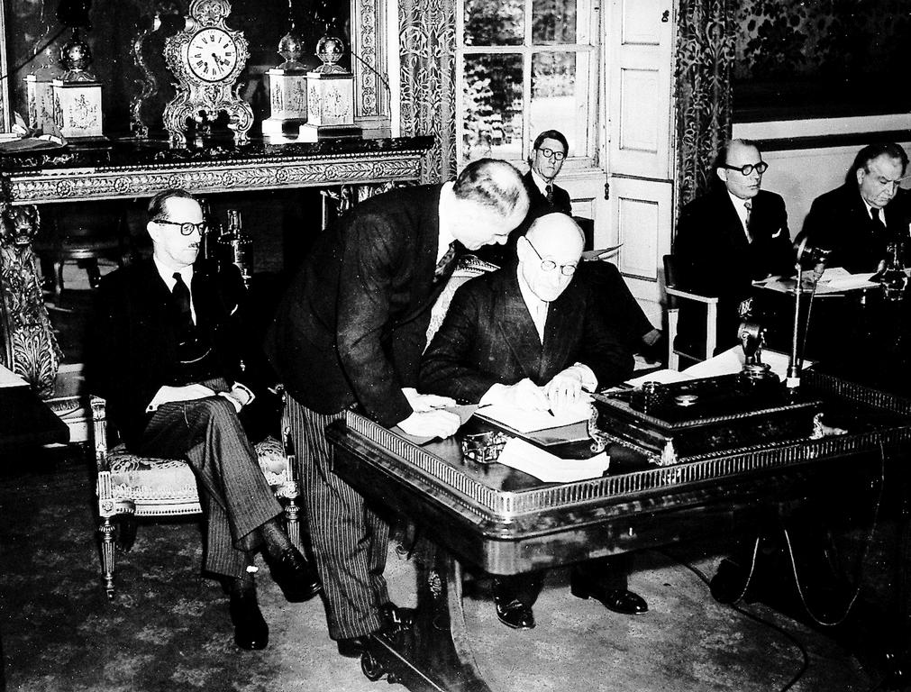 Signing of the Statute of the Council of Europe (London, 5 May 1949)