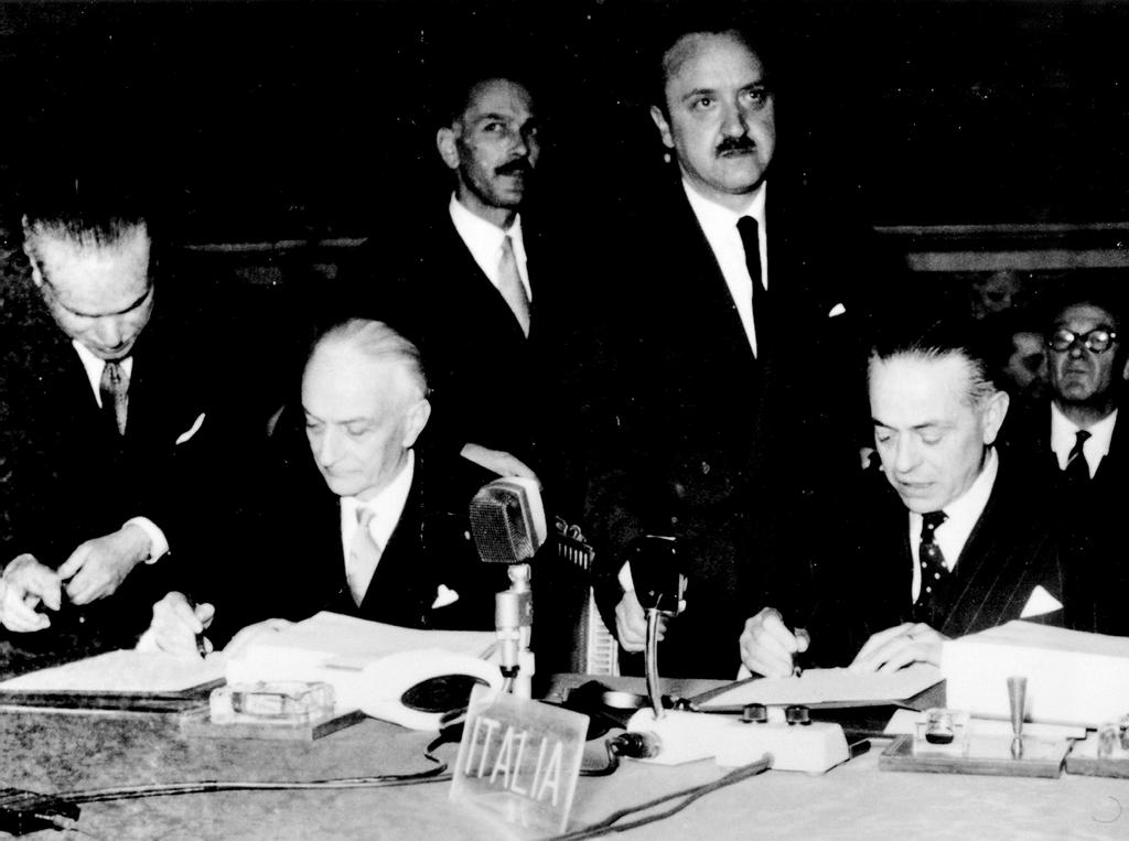 The Italian Delegation signs the Rome Treaties (Rome, 25 March 1957)