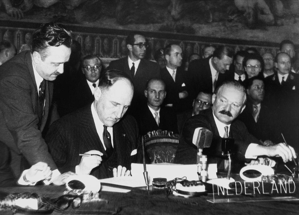 Signature de la délégation néerlandaise (Rome, 25 mars 1957)