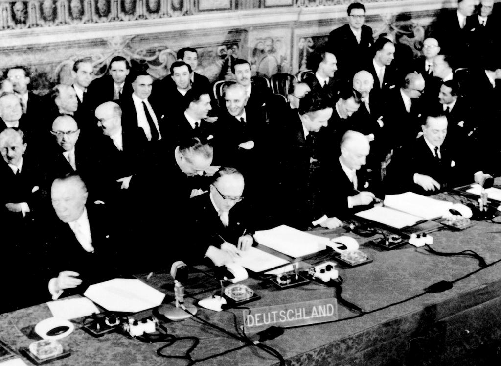 The German Delegation signs the Rome Treaties (Rome, 25 March 1957)
