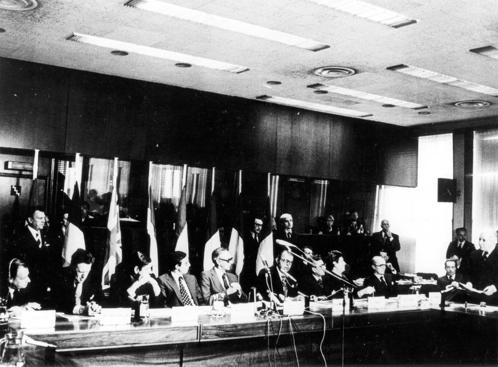 Adoption of the Act concerning the election of the representatives to the Assembly by direct universal suffrage (20 September 1976)
