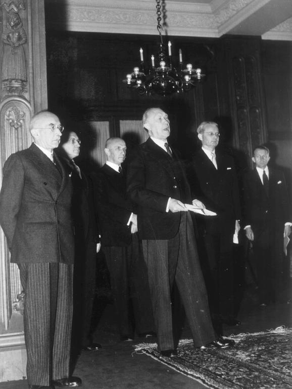 Presentation of Konrad Adenauer’s first Cabinet (Bonn, 21 September 1949)