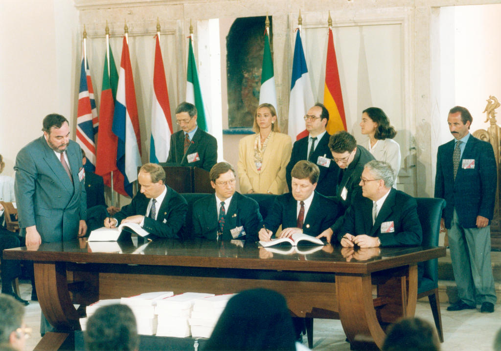 Signing of the Treaty of Accession to the European Union by Finland (Corfu, 24 June 1994)