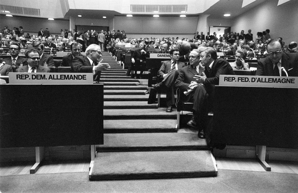 Closing sitting of the third stage of the CSCE (Helsinki, 1 August 1975)