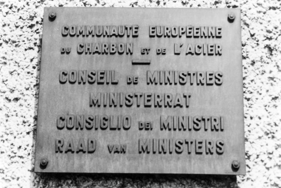 Plaque à l'entrée du bâtiment du Conseil de ministres de la CECA (Verlorenkost/Luxembourg, 16 juin 1963)