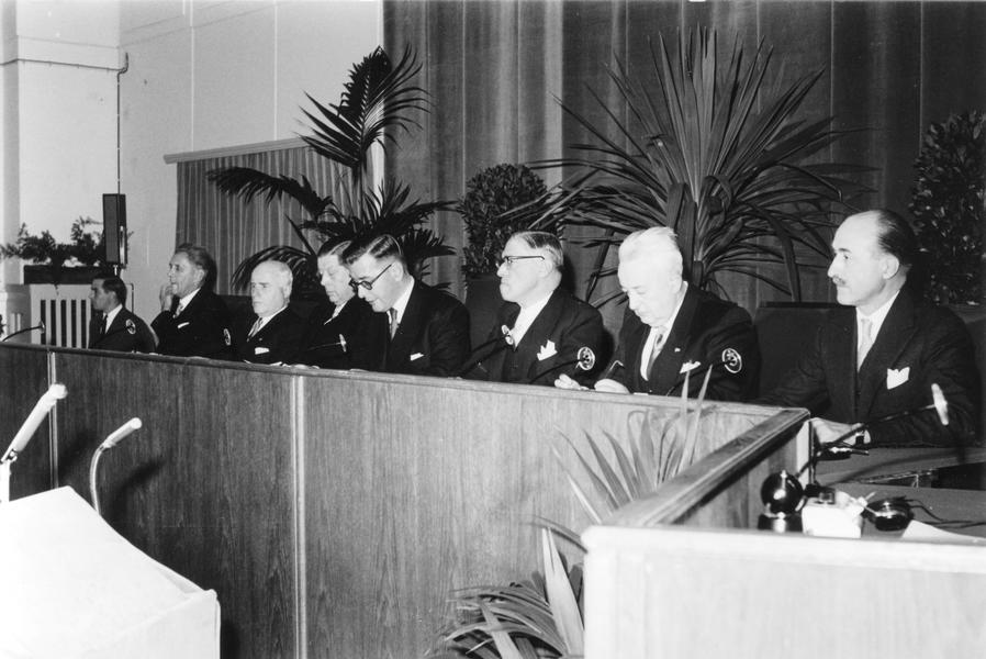 Assermentation de la Cour de justice des Communautés européennes (7 octobre 1958)