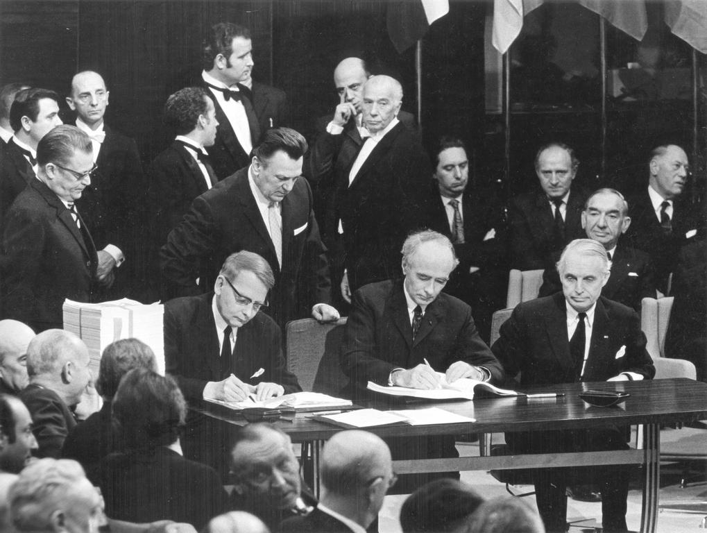 The signing of Norway's Accession Treaty to the European Communities (Brussels, 22 January 1972)
