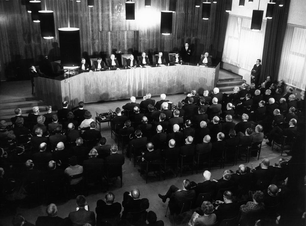 Courtroom on the Côte d’Eich (Luxembourg, 1968)