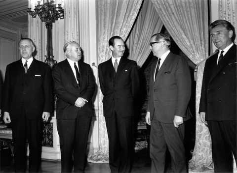 Pierre Werner, Harold Wilson, le Grand-Duc Jean, George Brown et Pierre Grégoire (Luxembourg, 8 mars 1967)