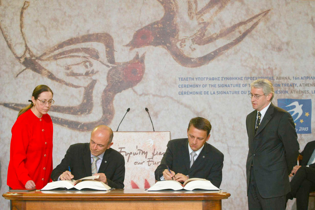 Signing of the Treaty of Accession of Slovenia to the European Union (Athens, 16 April 2003)