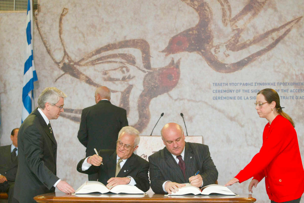 Signing of the Treaty of Accession of Malta to the European Union (Athens, 16 April 2003)