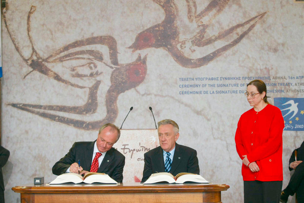 Signing of the Treaty of Accession of Hungary to the European Union (Athens, 16 April 2003)