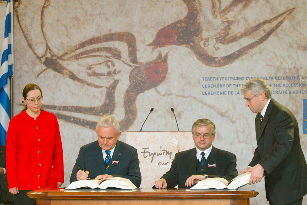 Signing of the Treaty of Accession of Poland to the European Union (Athens, 16 April 2003)