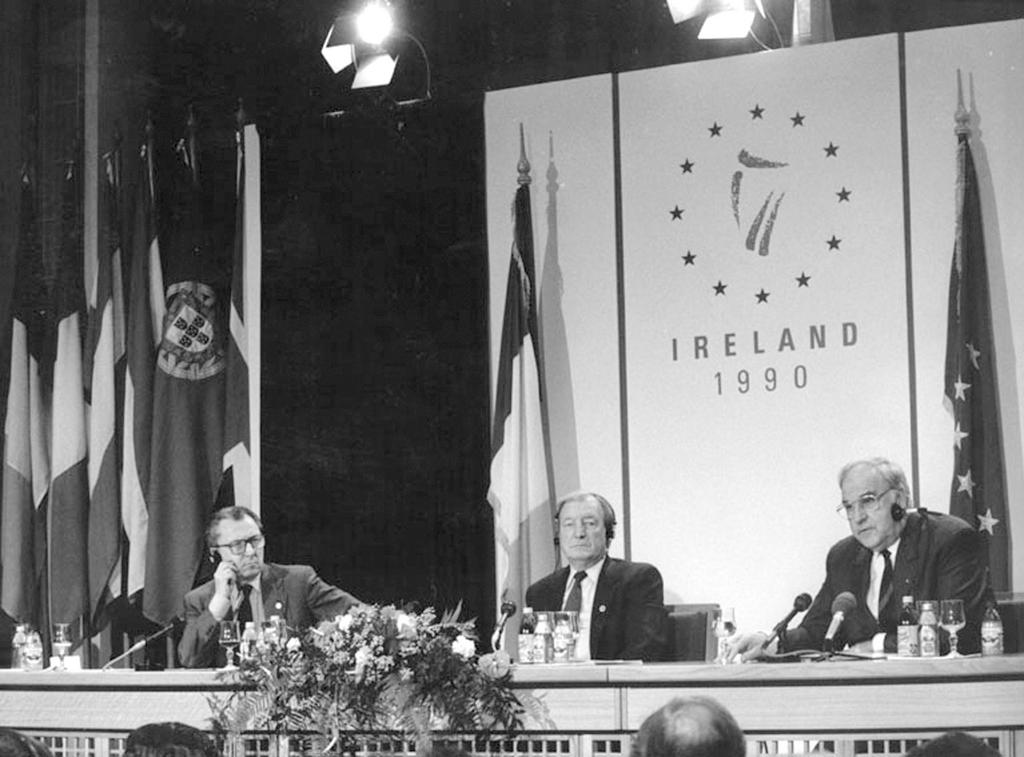 Podium of the Dublin Special European Council (Dublin, 28 April 1990)
