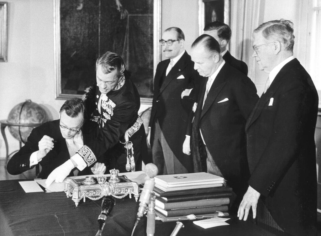 The signing of the EFTA Convention by Switzerland (Stockholm, 4 January 1960)
