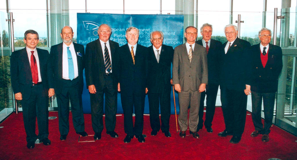 Group photograph of the Presidents of the European Parliament (25 September 2002)