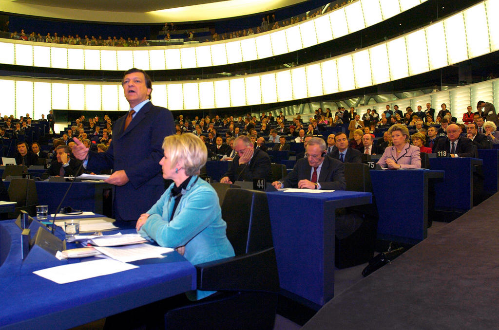 Le vote d'approbation de la Commission Barroso (Strasbourg, 18 novembre 2004)