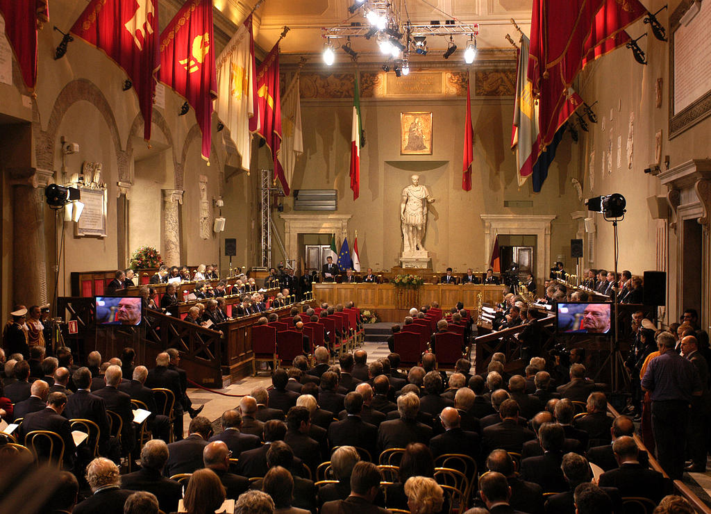 Vue de la salle Giulio Cesare lors de la cérémonie de signature du traité constitutionnel (Rome, 29 octobre 2004)