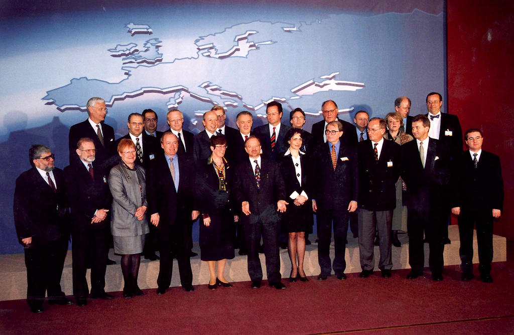 Beginning of the accession process of the first wave of applicant countries (Brussels, 30 March 1998)