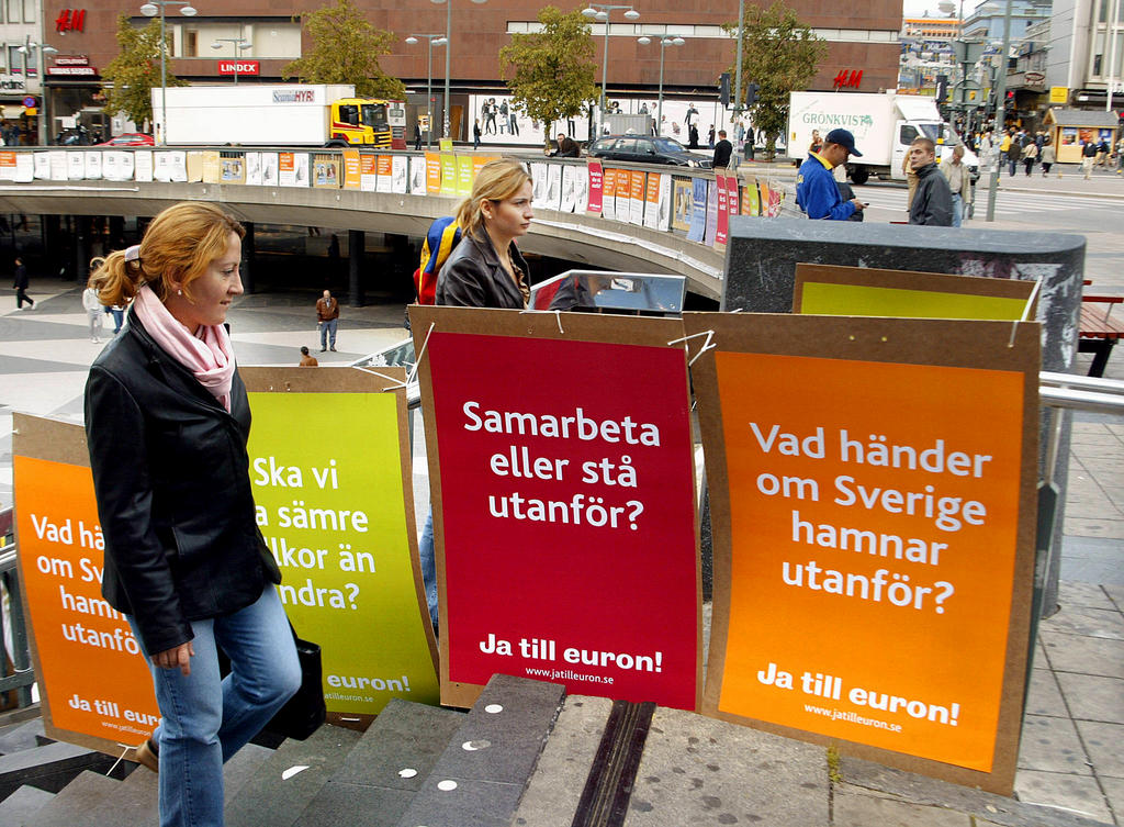 Campaign in favour of Sweden’s accession to the euro (Stockhom, 1 September 2003)
