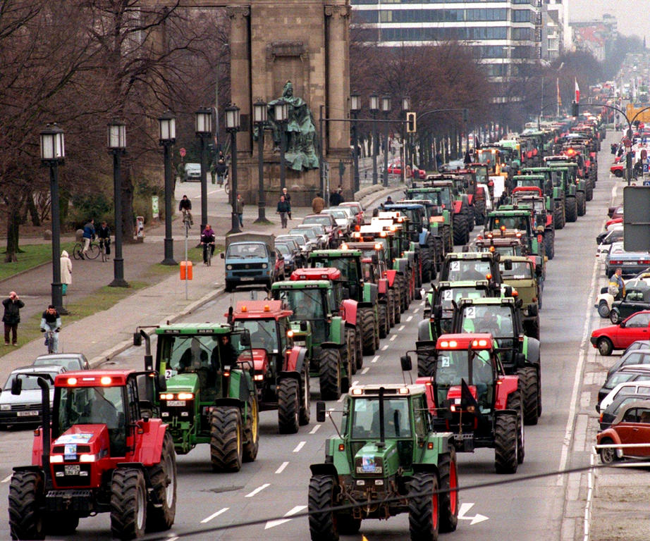 Défilé d'agriculteurs protestant contre l'Agenda 2000 (Berlin, 24 mars 1999)