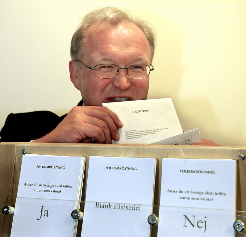 Referendum in Sweden on the country’s accession to Economic and Monetary Union (Stockholm, 9 September 2003)