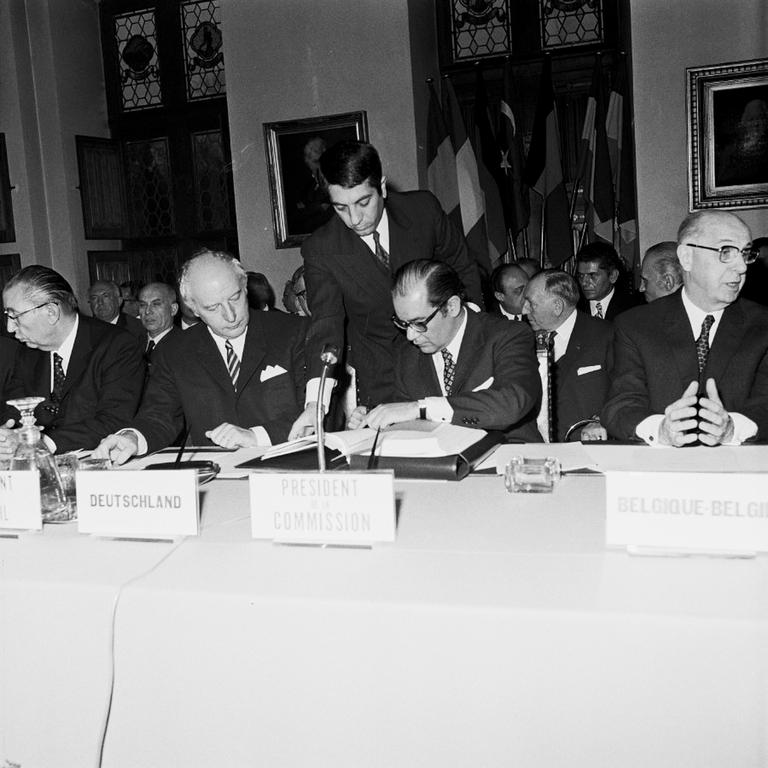 Signing of the additional protocol to the Agreement establishing an Association between the EEC and Turkey (Brussels, 23 November 1970)