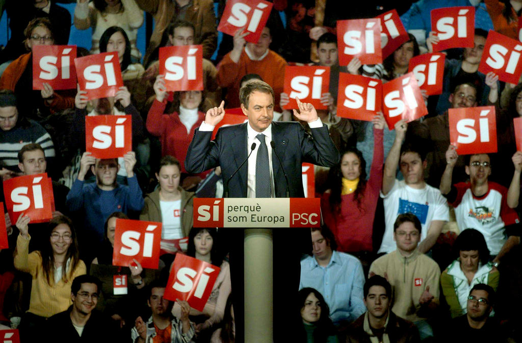 José Luis Rodríguez Zapatero défendant le "oui" à la Constitution européenne (Barcelone, 17 février 2005)