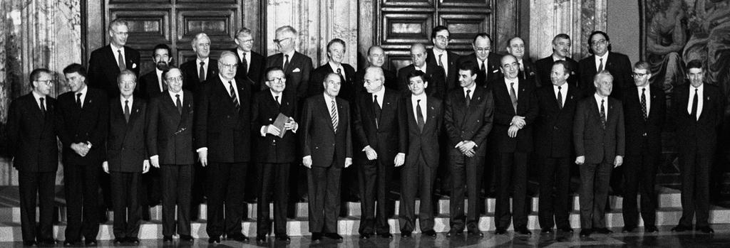 Group photo at the Intergovernmental Conference (Rome, 14 and 15 December 1990)
