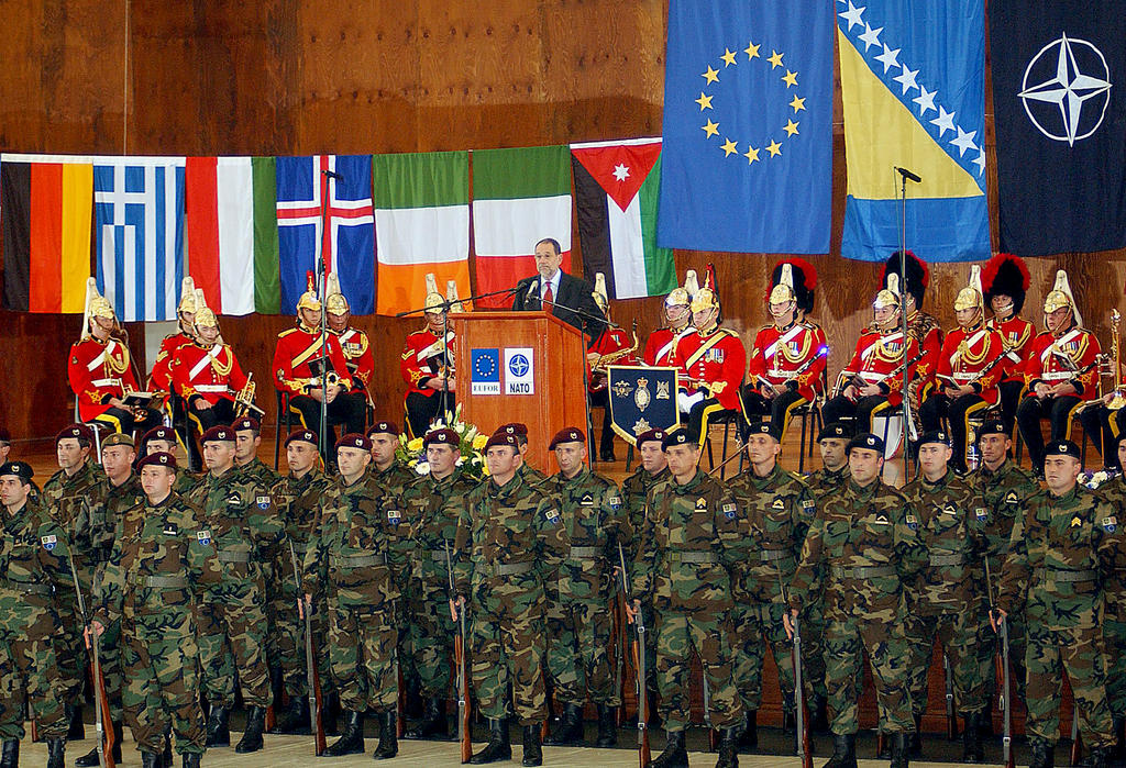 Lancement de l'opération Althea de l'Union européenne en Bosnie-et-Herzégovine (Sarajevo, 2 décembre 2004)