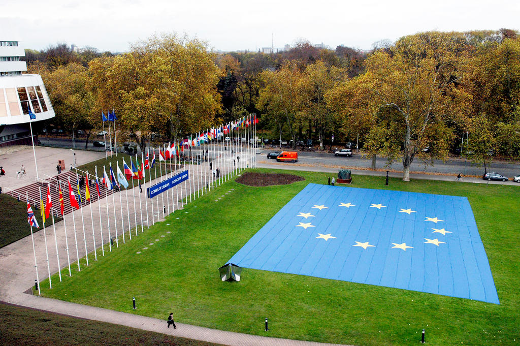 Closing of the ceremony to mark the 50th anniversary of the European flag (Strasbourg, 16 November 2005)