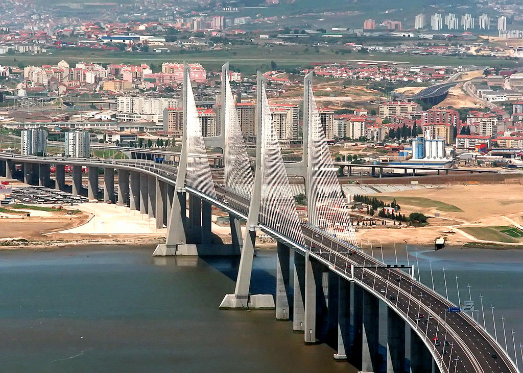 Aerial view of the Vasco da Gama Bridge (Lisbon, 1998)