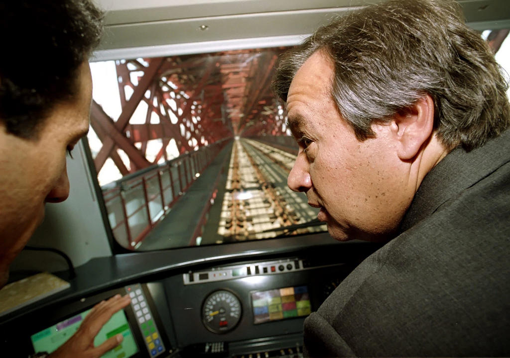 António Guterres at the official opening of the rail link on the 25 de Abril Bridge (Almada, 29 July 1999)