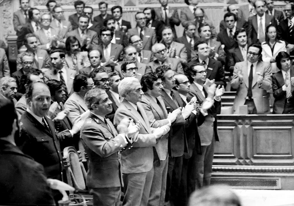 La session d'ouverture de l'Assemblée nationale constituante (Lisbonne, 3 juin 1975)