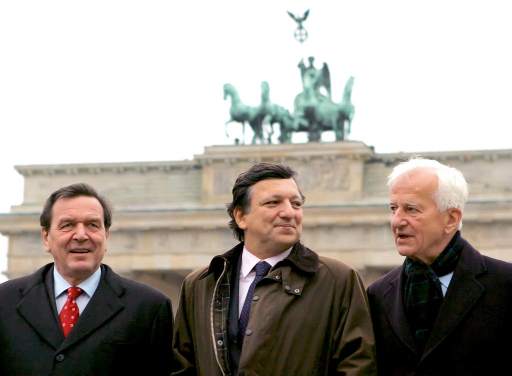 Gerhard Schröder, José Manuel Durão Barroso et Richard von Weizsäcker (Berlin, 26 novembre 2004)