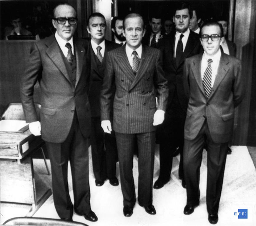 Leopoldo Calvo Sotelo, Jean François-Poncet et Marcelino Oreja avant la séance d'ouverture des négociations d'adhésion de l'Espagne aux CE (Bruxelles, 5 février 1979)