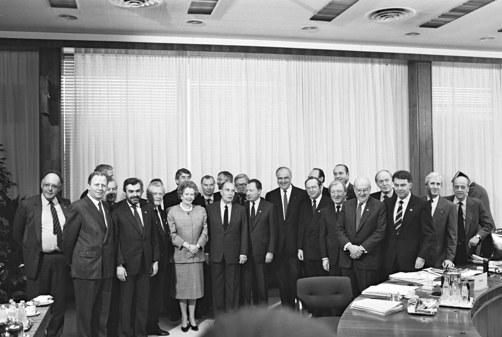 Group photo taken at the Brussels European Council (11 February 1988)