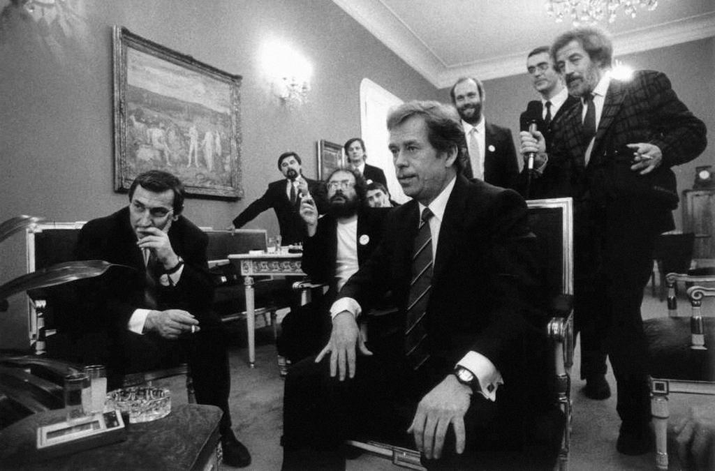 Václav Havel watching the results of the presidential elections (29 December 1989)