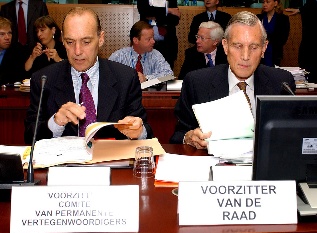Seats of the Council Presidency at the conference table (Brussels, 12 July 2004)
