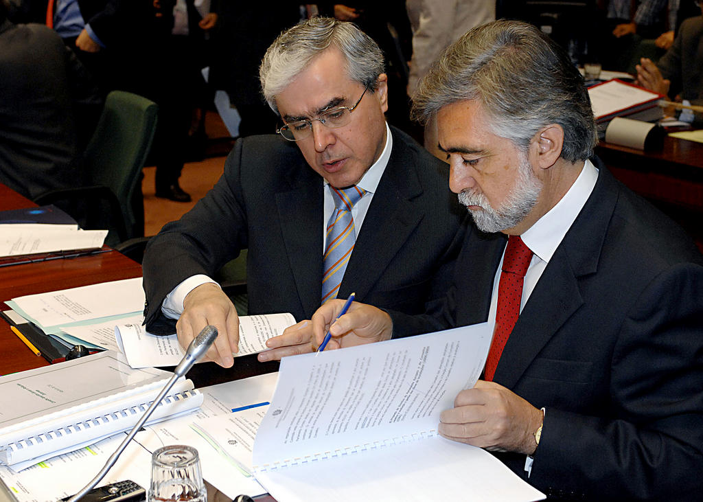 Álvaro Mendonça e Moura and Luís Amado at a GAERC meeting (Brussels, 23 July 2007)