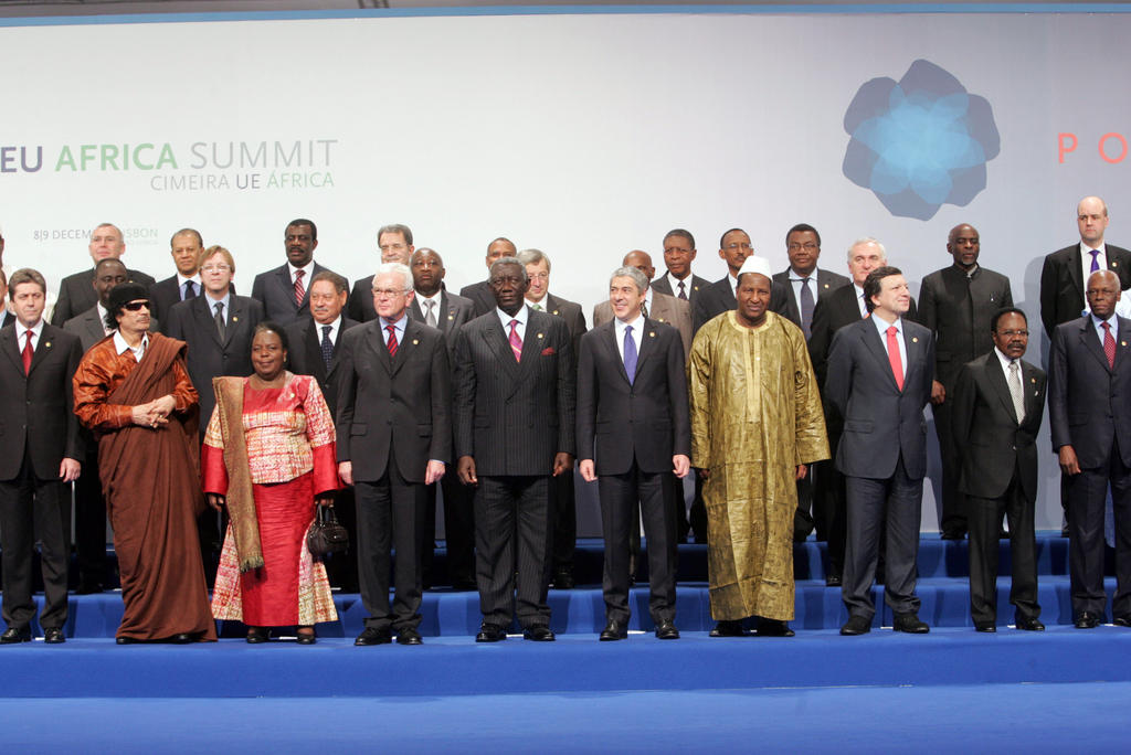 Group photo taken at the European Union/Africa Summit (8 December 2007)