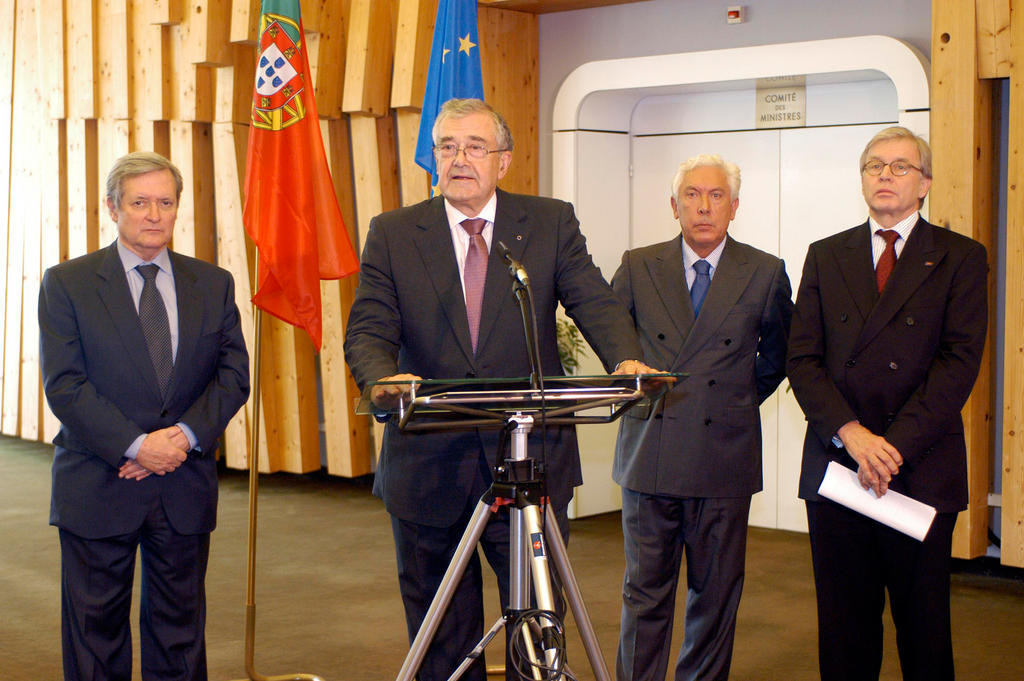 Inauguration d'une exposition lors de la présidence portugaise du Comité des ministres (Strasbourg, 6 octobre 2005)