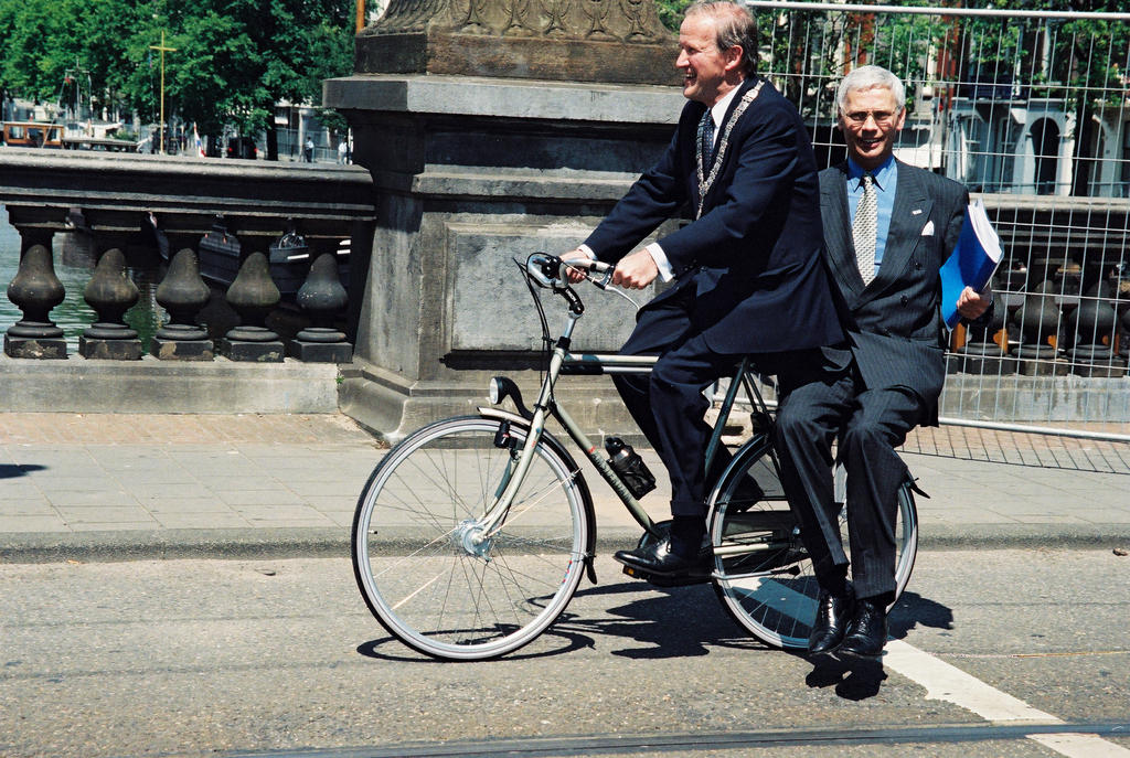 Schelto Patijn et Hans van den Broek lors du Conseil européen d'Amsterdam (16 et 17 juin 1997)