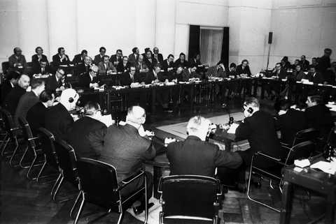 Pressekonferenz von Dino Del Bo zu den Empfehlungen der Hohen Behörde der EGKS zum Schutz des gemeinschaftlichen Eisen- und Stahlmarktes (Luxemburg, 16. Januar 1964)