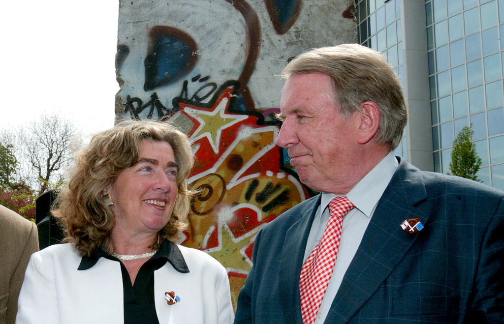 Unveiling of a fragment of the Berlin Wall (Brussels, 22 April 2004)