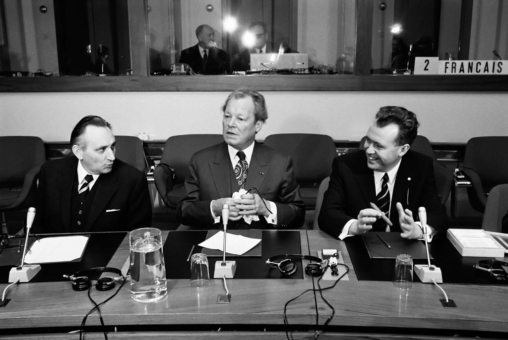 Egon Bahr, Willy Brandt und Hans Apel (Brüssel, 7. Februar 1973)
